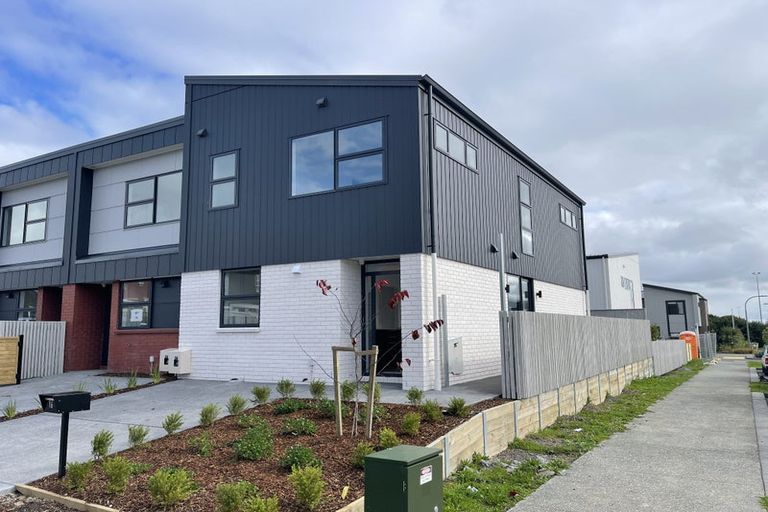 Photo of property in 16 Paterae Lane, Flat Bush, Auckland, 2019