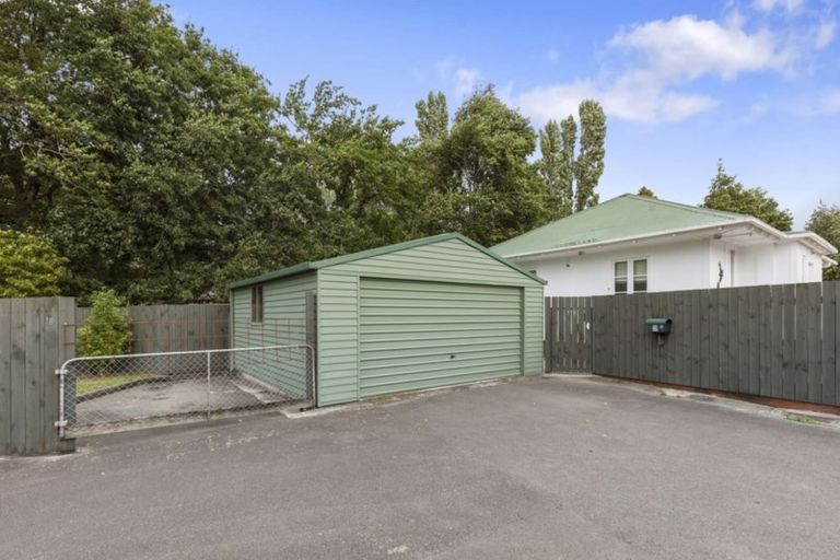 Photo of property in 18 Young Grove, Stokes Valley, Lower Hutt, 5019