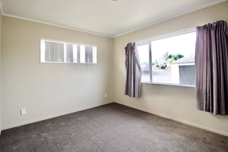 Photo of property in 49 Dungarvon Place, Clendon Park, Auckland, 2103