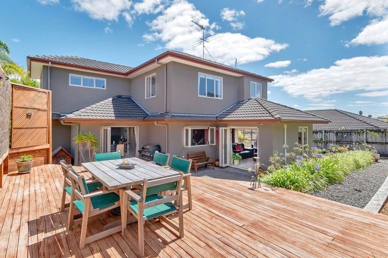 Photo of property in 6 Fairford Avenue, Henderson, Auckland, 0612