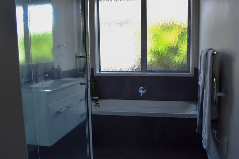 Photo of property in 20 Rainey Crescent, Papamoa Beach, Papamoa, 3118