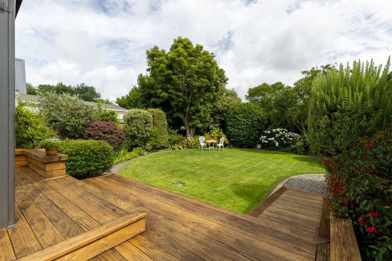 Photo of property in 11 Manapouri Crescent, Hokowhitu, Palmerston North, 4410