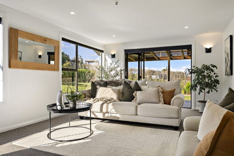 Photo of property in 44b Crosland Road, South Head, 0874