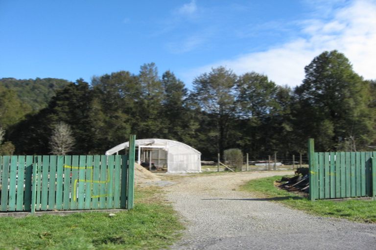 Photo of property in 103 Main Road, Blackball, 7804