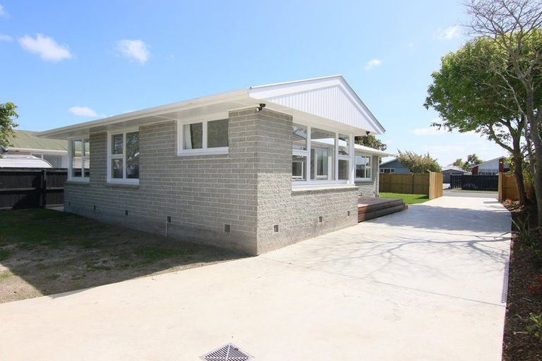 Photo of property in 16 Belmont Street, Avondale, Christchurch, 8061