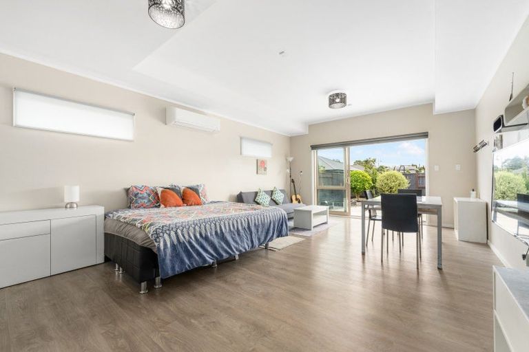 Photo of property in 11 Chestnut Close, Kelvin Grove, Palmerston North, 4414