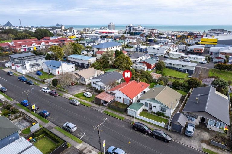 Photo of property in 67 Pendarves Street, New Plymouth, 4310