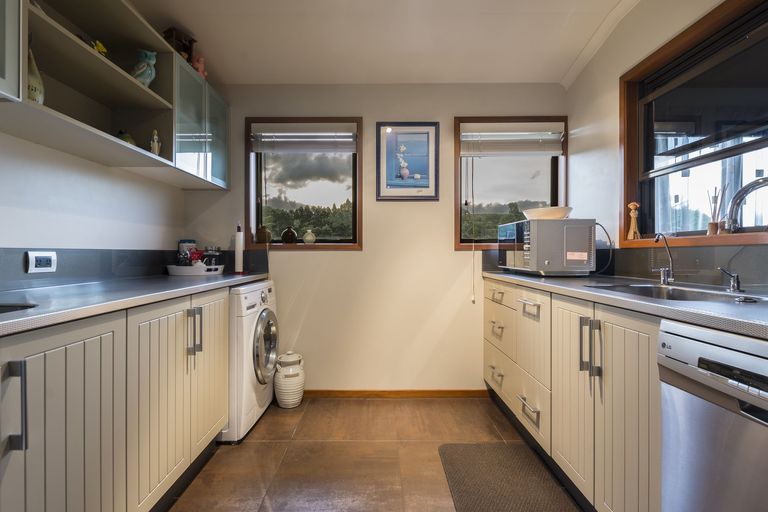 Photo of property in 17 Roger Guy Place, Welcome Bay, Tauranga, 3175