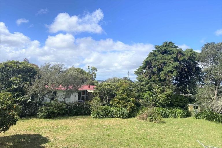 Photo of property in 9 Spence Road, Henderson, Auckland, 0612