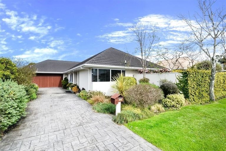 Photo of property in 22 Suncrest Drive, West Harbour, Auckland, 0618