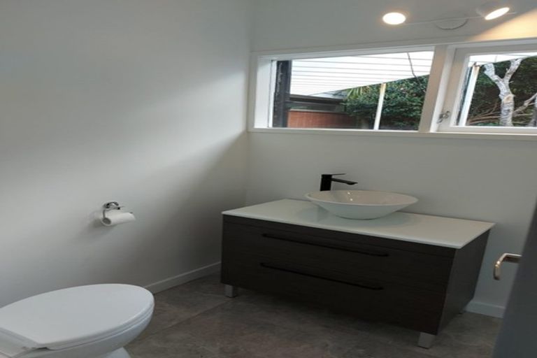 Photo of property in 2 Mamaku Grove, Khandallah, Wellington, 6035