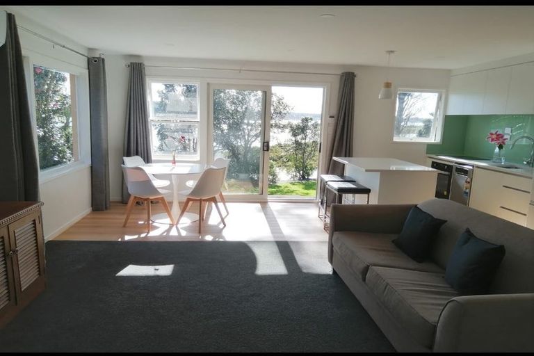 Photo of property in 5 Chapman Road, Te Atatu Peninsula, Auckland, 0610