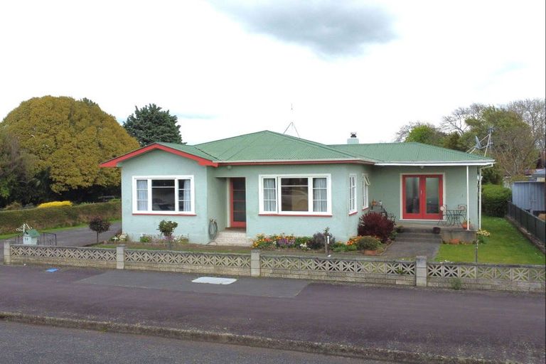 Photo of property in 50 Mcphee Street, Dannevirke, 4930