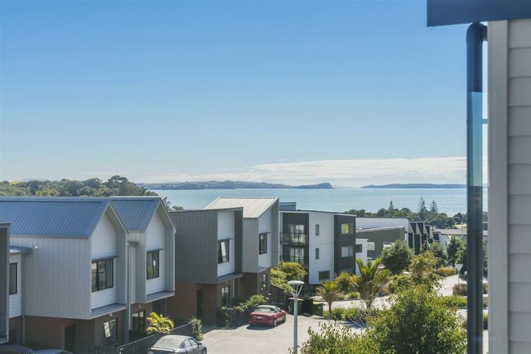 Photo of property in 14 Moki Place, Long Bay, Auckland, 0630