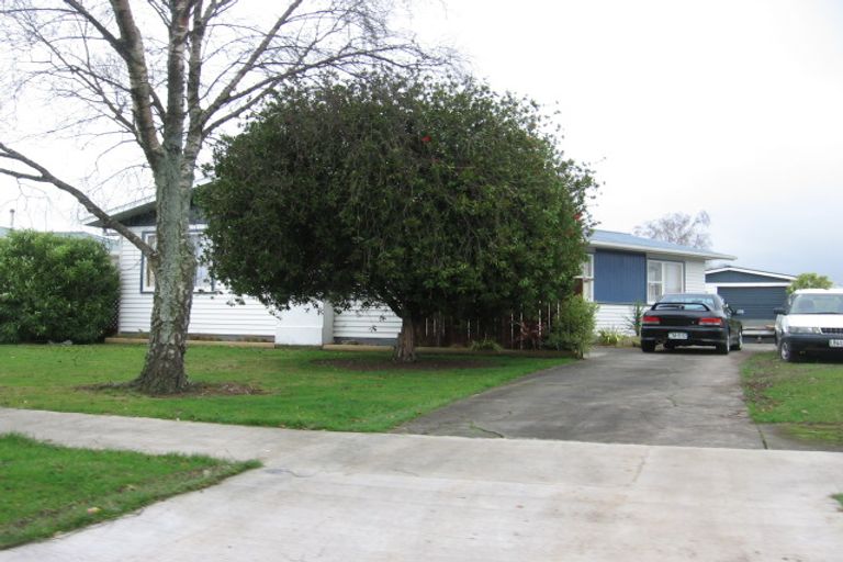 Photo of property in 11 Rhodes Drive, Kelvin Grove, Palmerston North, 4414