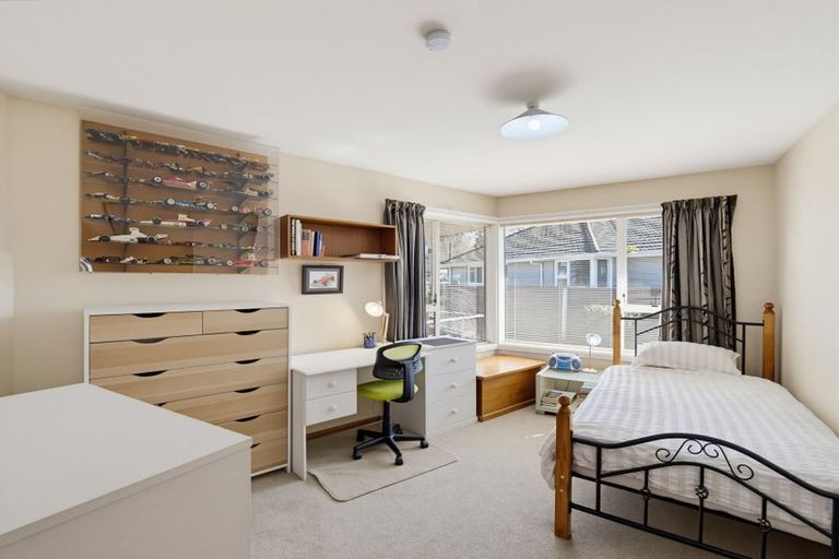 Photo of property in 332 Memorial Avenue, Burnside, Christchurch, 8053