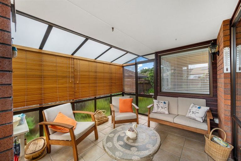 Photo of property in 2 Webb Place, Taradale, Napier, 4112