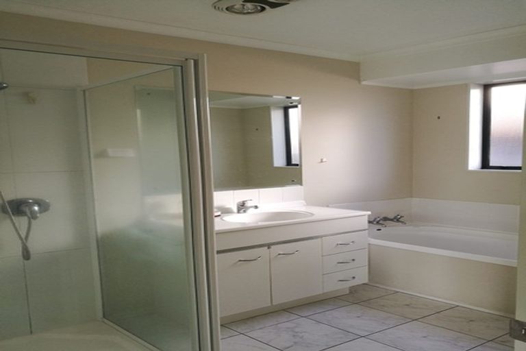 Photo of property in 3 Woodgreen Way, Hamilton East, Hamilton, 3216