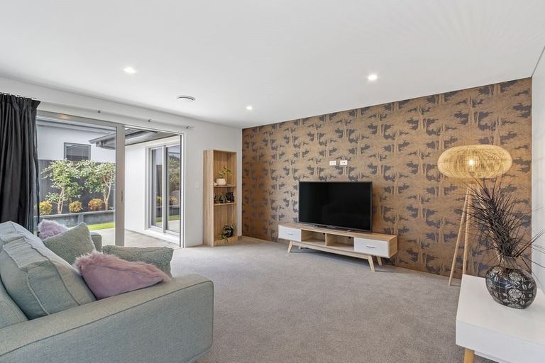 Photo of property in 33 Prestons Park Drive, Marshland, Christchurch, 8083