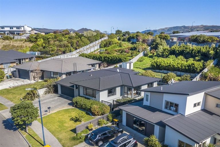 Photo of property in 16 Tongariro Drive, Aotea, Porirua, 5024