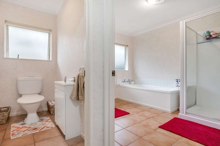 Photo of property in 50a Torkar Road, Clarks Beach, 2122