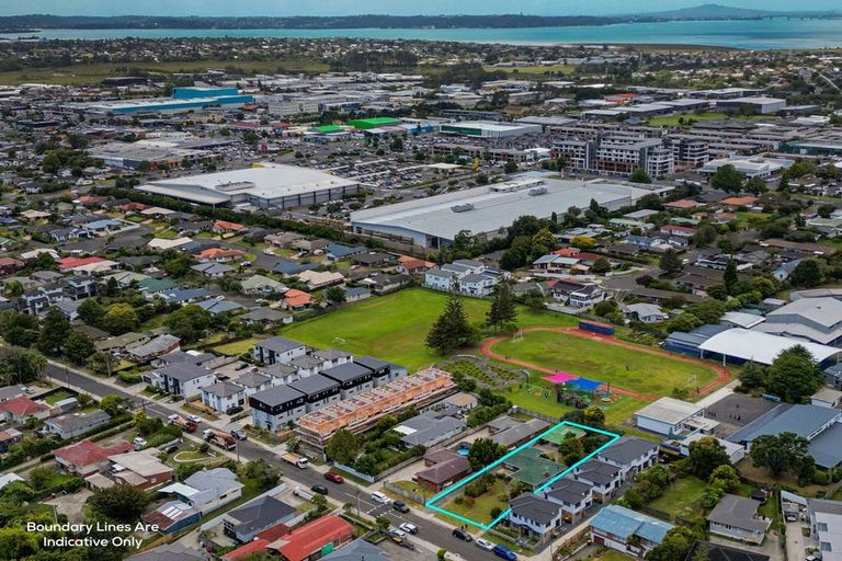 Photo of property in 11 Kingdale Road, Henderson, Auckland, 0610