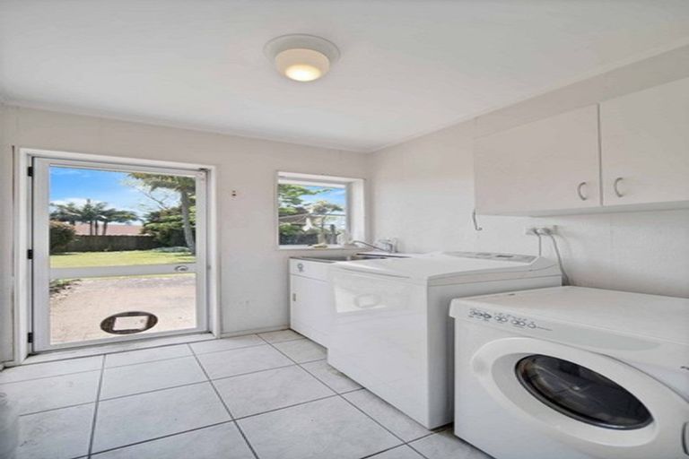 Photo of property in 11 Perotti Place, Conifer Grove, Takanini, 2112