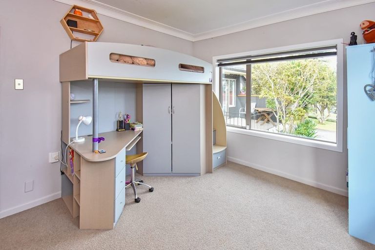 Photo of property in 41 Youngs Road, Papakura, 2110