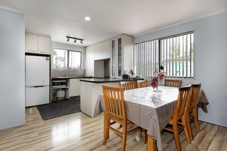 Photo of property in 277 Triangle Road, Massey, Auckland, 0614