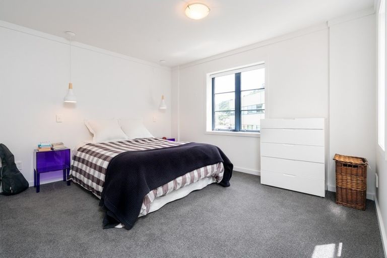 Photo of property in Westhaven Apartments, 2/127 Molesworth Street, Thorndon, Wellington, 6011