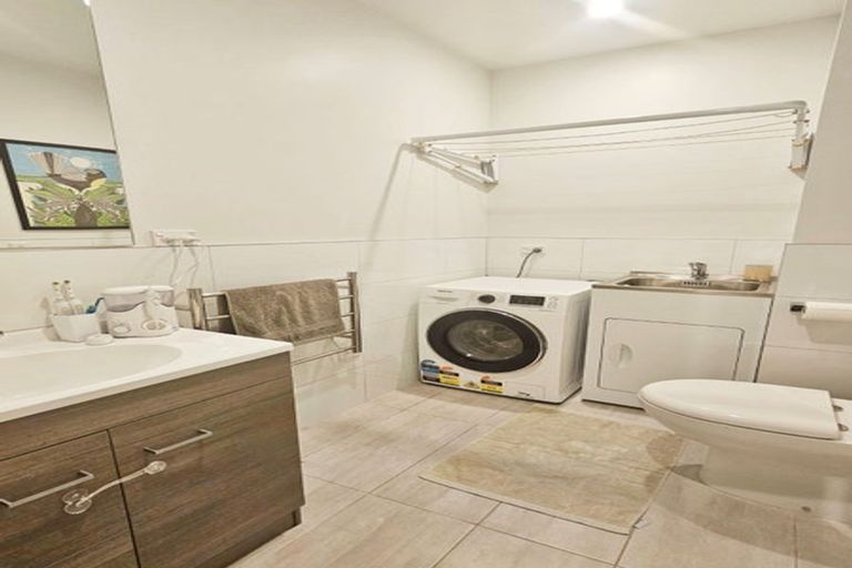 Photo of property in 4 Ceramic Lane, New Lynn, Auckland, 0600