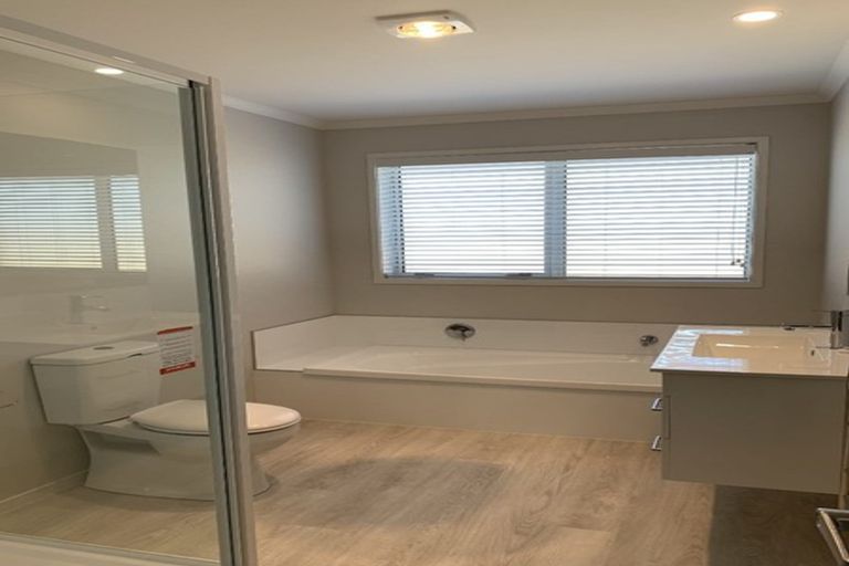 Photo of property in 180 Te Okuroa Drive, Papamoa, 3118