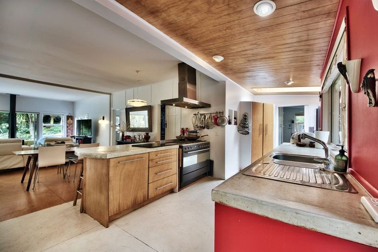 Photo of property in 54 Beach Valley Road, Piha, New Lynn, 0772