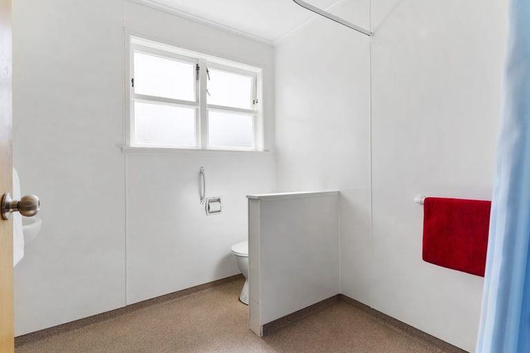 Photo of property in 3/116 Beach Haven Road, Beach Haven, Auckland, 0626