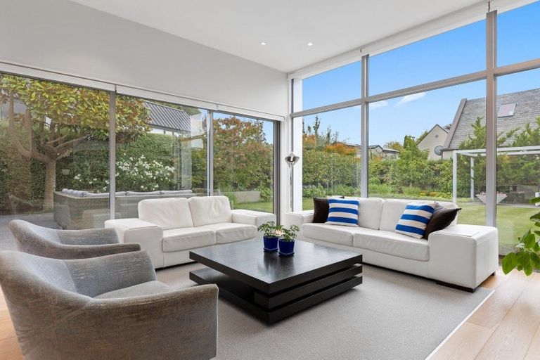 Photo of property in 86 Hinau Street, Riccarton, Christchurch, 8041