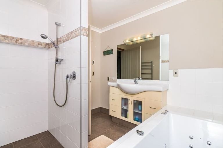 Photo of property in 1 Warren Fisher Grove, Rangatira Park, Taupo, 3330