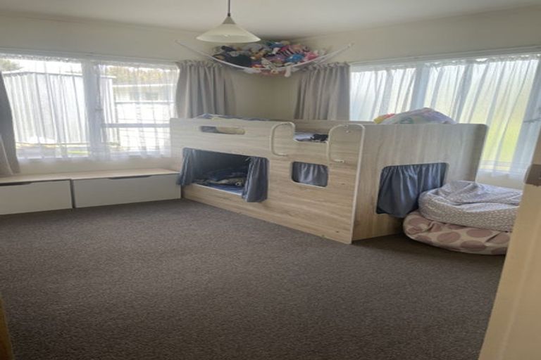 Photo of property in 15 Burdendale Grove, Churton Park, Wellington, 6037
