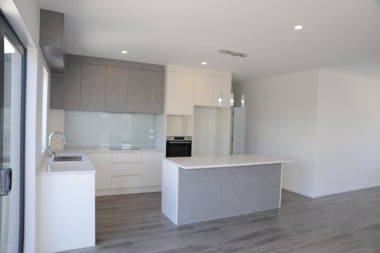 Photo of property in 7/11 Oteha Valley Road, Northcross, Auckland, 0632