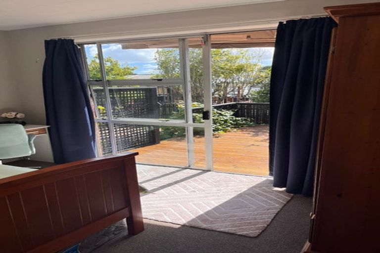 Photo of property in 2/52 Scenic Drive, Hillpark, Auckland, 2102