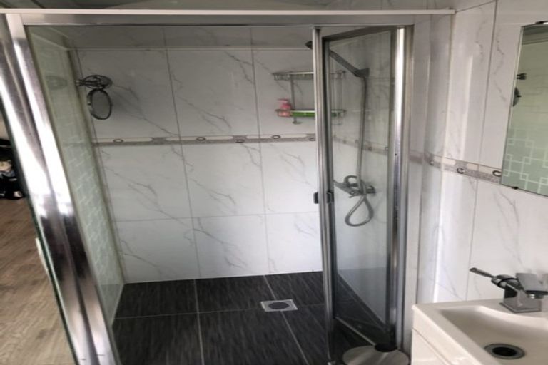 Photo of property in 2/18 Reid Road, New Lynn, Auckland, 0600