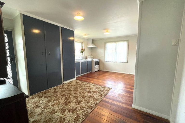 Photo of property in 4 Holford Street, Westown, New Plymouth, 4310