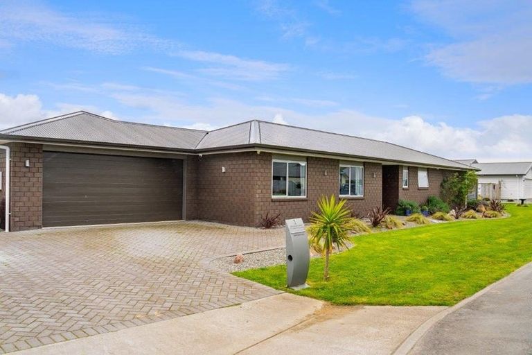 Photo of property in 1 Routhan Way, Carterton, 5713