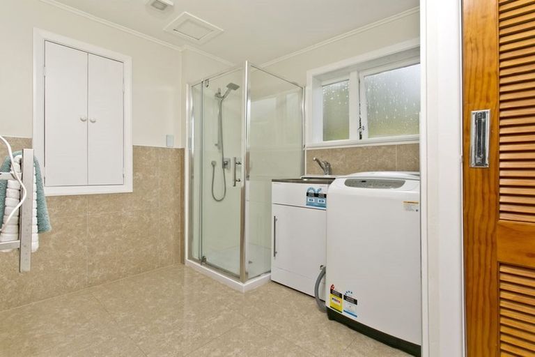 Photo of property in 24 Arrow Road, Forrest Hill, Auckland, 0620