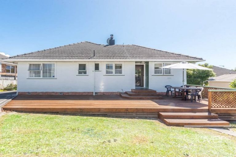 Photo of property in 7 Cajero Place, Green Bay, Auckland, 0604