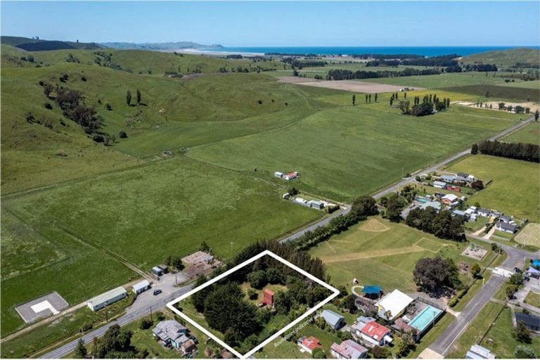 Photo of property in 44 Dundas Street, Porangahau, 4293