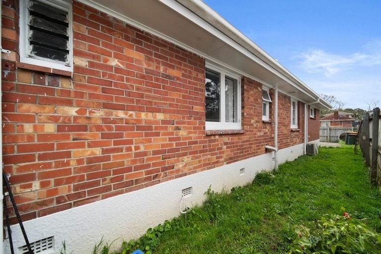Photo of property in 51 Hallberry Road, Mangere East, Auckland, 2024