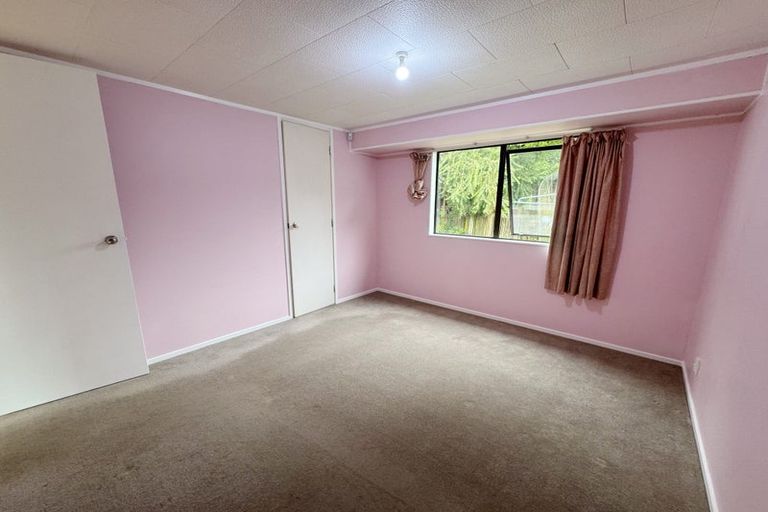 Photo of property in 1/14 Thalia Place, Totara Vale, Auckland, 0629