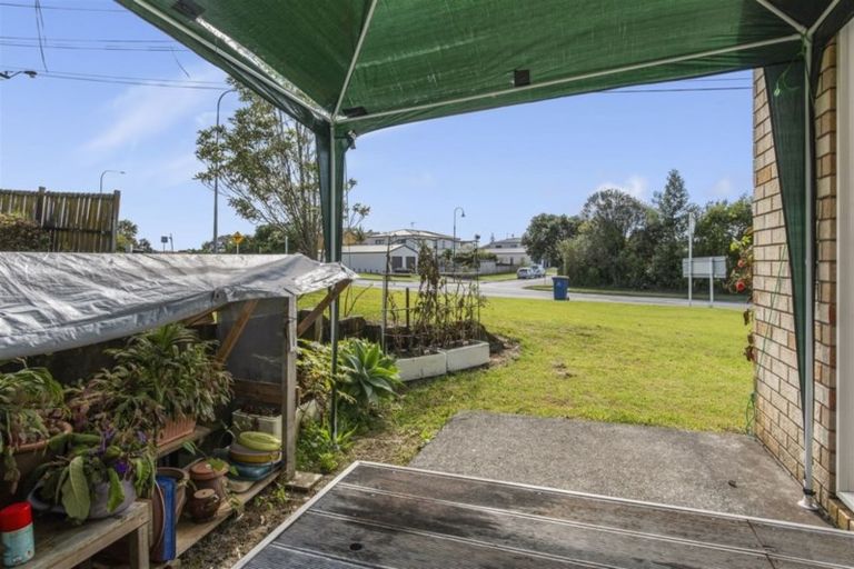 Photo of property in 11 Munroe Road, Ranui, Auckland, 0612