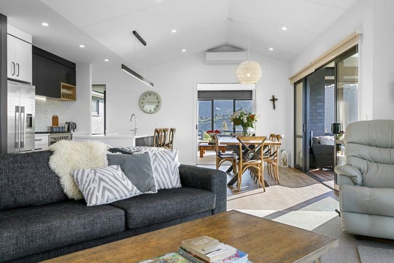 Photo of property in 14 Seven Oaks Drive, Kinloch, Taupo, 3377