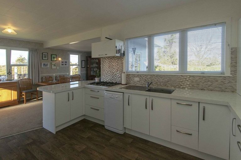 Photo of property in 166 Mill Road, Clive, 4180